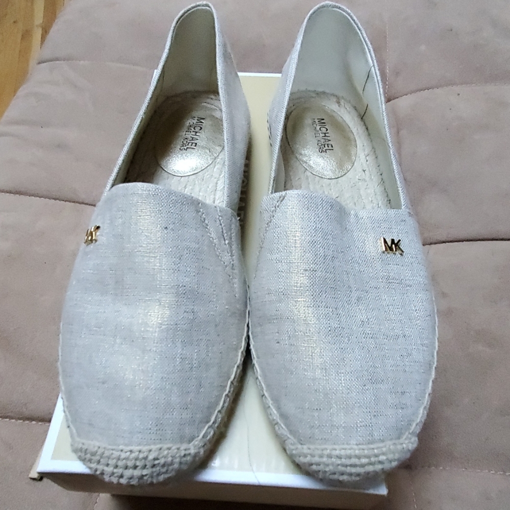 Shoes - Picture 2 of 6